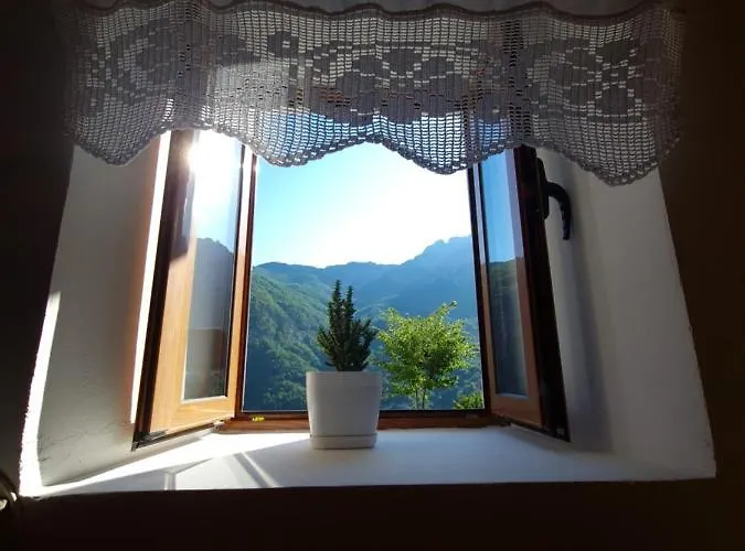 Mountain Vista Shkafi Gasthuis Theth